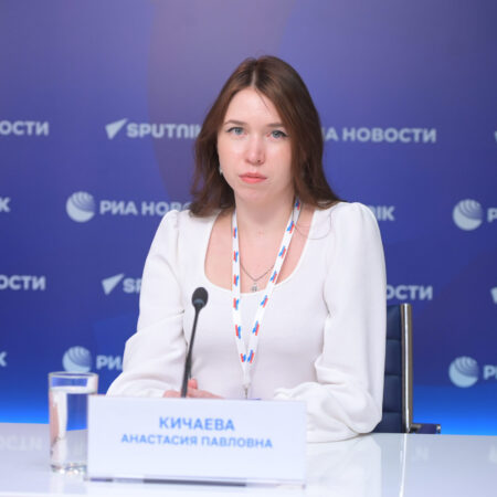 Форум российской идентичности

Участники:

- заместитель Министра науки и высшего образования Российской Федерации Константин МОГИЛЕВСКИЙ

- первый заместитель председателя Комитета Государственной Думы Российской Федерации по делам национальностей Ильдар ГИЛЬМУТДИНОВ

- Герой Российской Федерации, заместитель начальника Главного военно-политического управления Вооруженных Сил Российской Федерации генерал-лейтенант Апти АЛАУДИНОВ

- директор Федерального научного центра психологических и междисциплинарных исследований, академик РАО Юрий ЗИНЧЕНКО

- директор Центра экстренной психологической помощи МЧС России Юлия ШОЙГУ