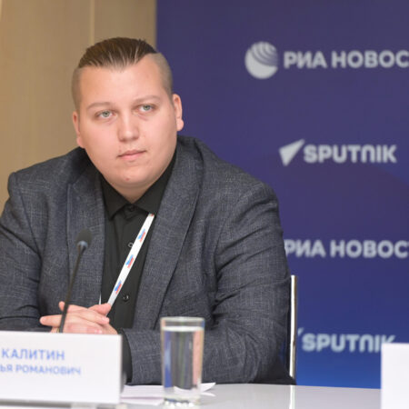 Форум российской идентичности

Участники:

- заместитель Министра науки и высшего образования Российской Федерации Константин МОГИЛЕВСКИЙ

- первый заместитель председателя Комитета Государственной Думы Российской Федерации по делам национальностей Ильдар ГИЛЬМУТДИНОВ

- Герой Российской Федерации, заместитель начальника Главного военно-политического управления Вооруженных Сил Российской Федерации генерал-лейтенант Апти АЛАУДИНОВ

- директор Федерального научного центра психологических и междисциплинарных исследований, академик РАО Юрий ЗИНЧЕНКО

- директор Центра экстренной психологической помощи МЧС России Юлия ШОЙГУ