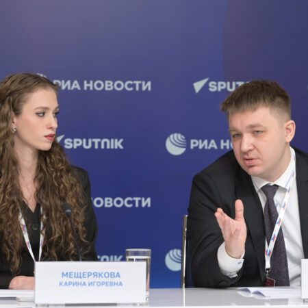 Форум российской идентичности

Участники:

- заместитель Министра науки и высшего образования Российской Федерации Константин МОГИЛЕВСКИЙ

- первый заместитель председателя Комитета Государственной Думы Российской Федерации по делам национальностей Ильдар ГИЛЬМУТДИНОВ

- Герой Российской Федерации, заместитель начальника Главного военно-политического управления Вооруженных Сил Российской Федерации генерал-лейтенант Апти АЛАУДИНОВ

- директор Федерального научного центра психологических и междисциплинарных исследований, академик РАО Юрий ЗИНЧЕНКО

- директор Центра экстренной психологической помощи МЧС России Юлия ШОЙГУ