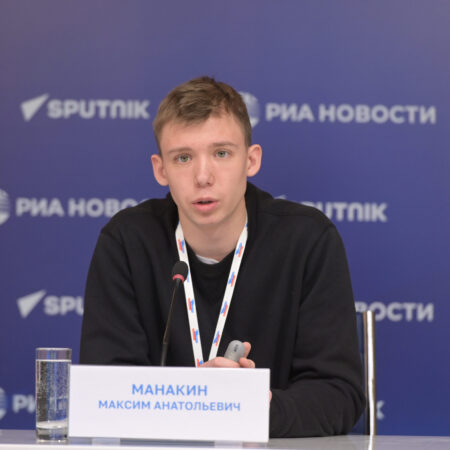 Форум российской идентичности

Участники:

- заместитель Министра науки и высшего образования Российской Федерации Константин МОГИЛЕВСКИЙ

- первый заместитель председателя Комитета Государственной Думы Российской Федерации по делам национальностей Ильдар ГИЛЬМУТДИНОВ

- Герой Российской Федерации, заместитель начальника Главного военно-политического управления Вооруженных Сил Российской Федерации генерал-лейтенант Апти АЛАУДИНОВ

- директор Федерального научного центра психологических и междисциплинарных исследований, академик РАО Юрий ЗИНЧЕНКО

- директор Центра экстренной психологической помощи МЧС России Юлия ШОЙГУ