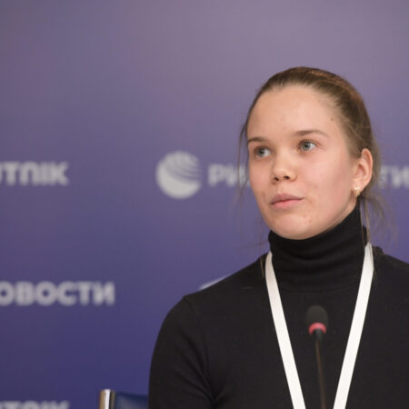 Форум российской идентичности

Участники:

- заместитель Министра науки и высшего образования Российской Федерации Константин МОГИЛЕВСКИЙ

- первый заместитель председателя Комитета Государственной Думы Российской Федерации по делам национальностей Ильдар ГИЛЬМУТДИНОВ

- Герой Российской Федерации, заместитель начальника Главного военно-политического управления Вооруженных Сил Российской Федерации генерал-лейтенант Апти АЛАУДИНОВ

- директор Федерального научного центра психологических и междисциплинарных исследований, академик РАО Юрий ЗИНЧЕНКО

- директор Центра экстренной психологической помощи МЧС России Юлия ШОЙГУ